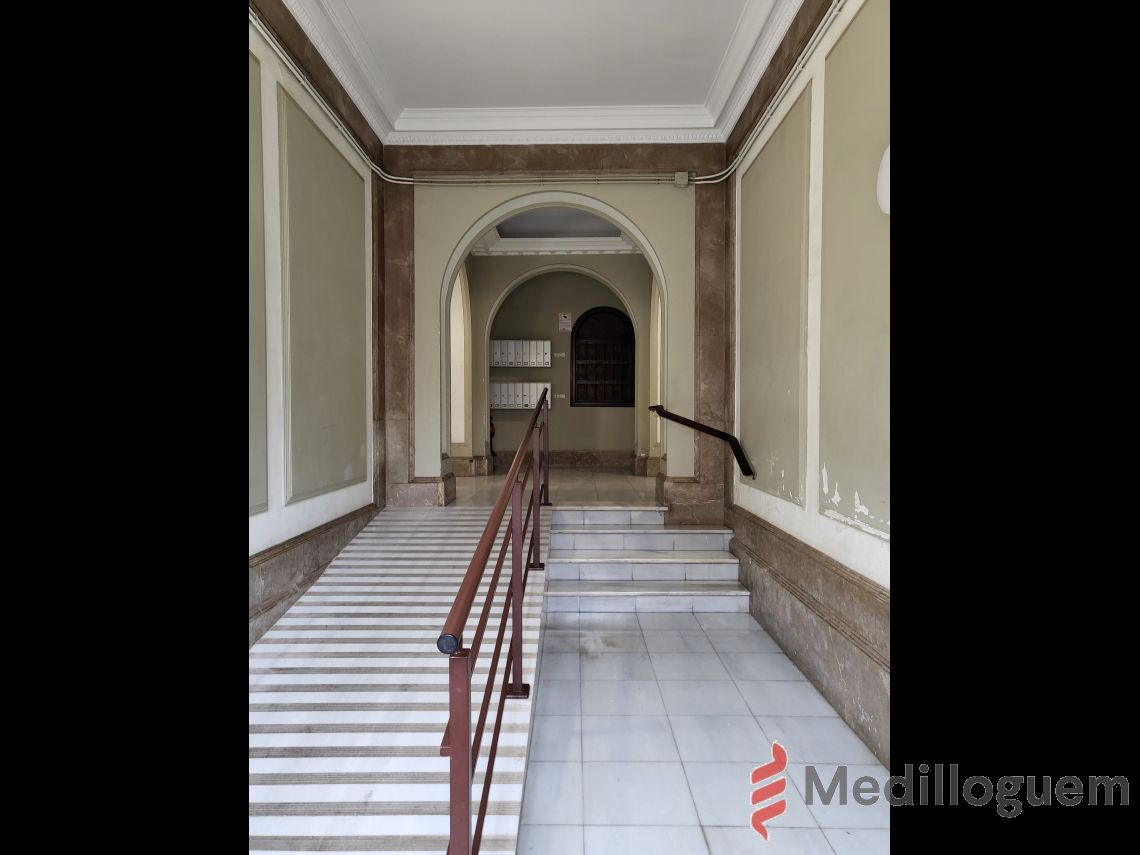 32 Vestibulo - Pza Ajuntament
