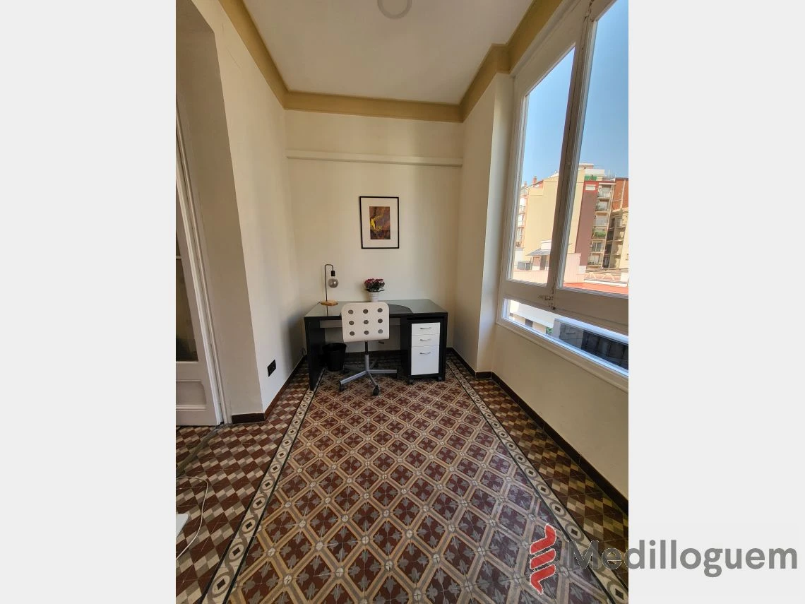 6 Estudio - Gran via C. Catalanes 701