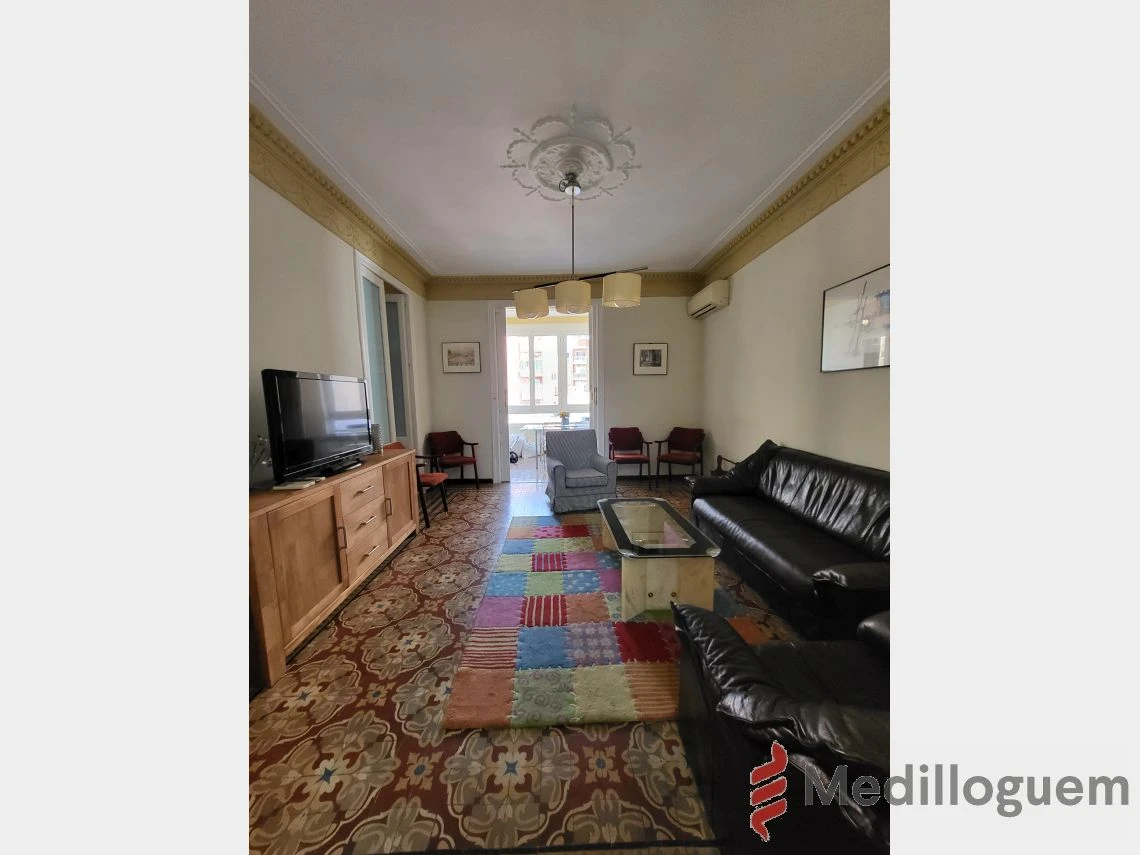 8 Salon - Gran via C. Catalanes 701