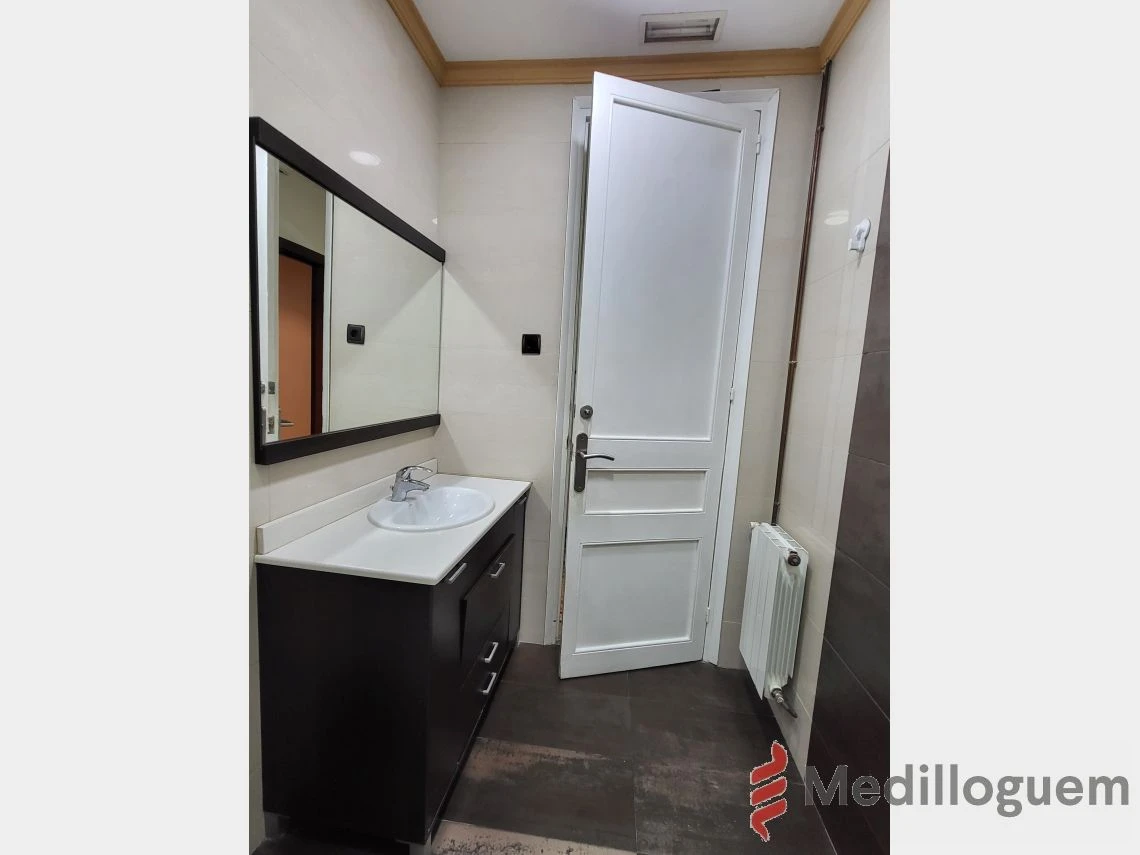 16 Baño - Gran via C. Catalanes 701