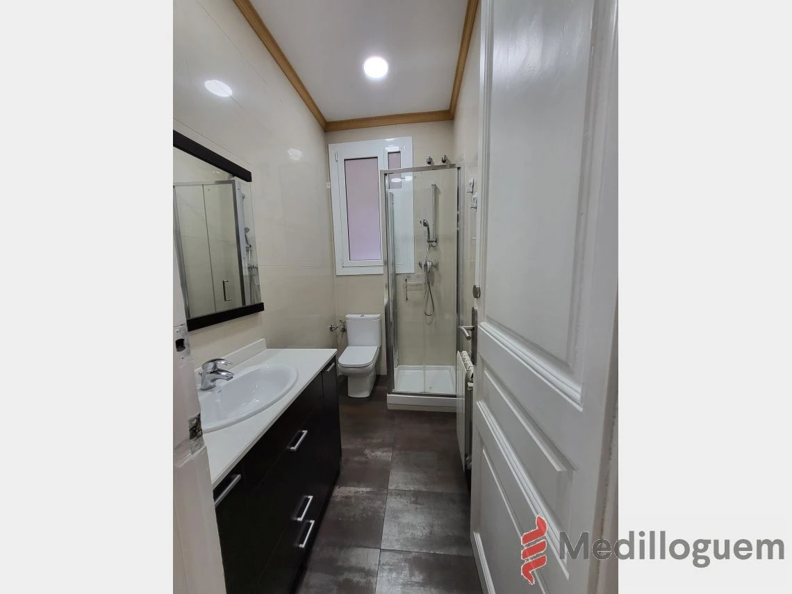 20 Baño - Gran via C. Catalanes 701