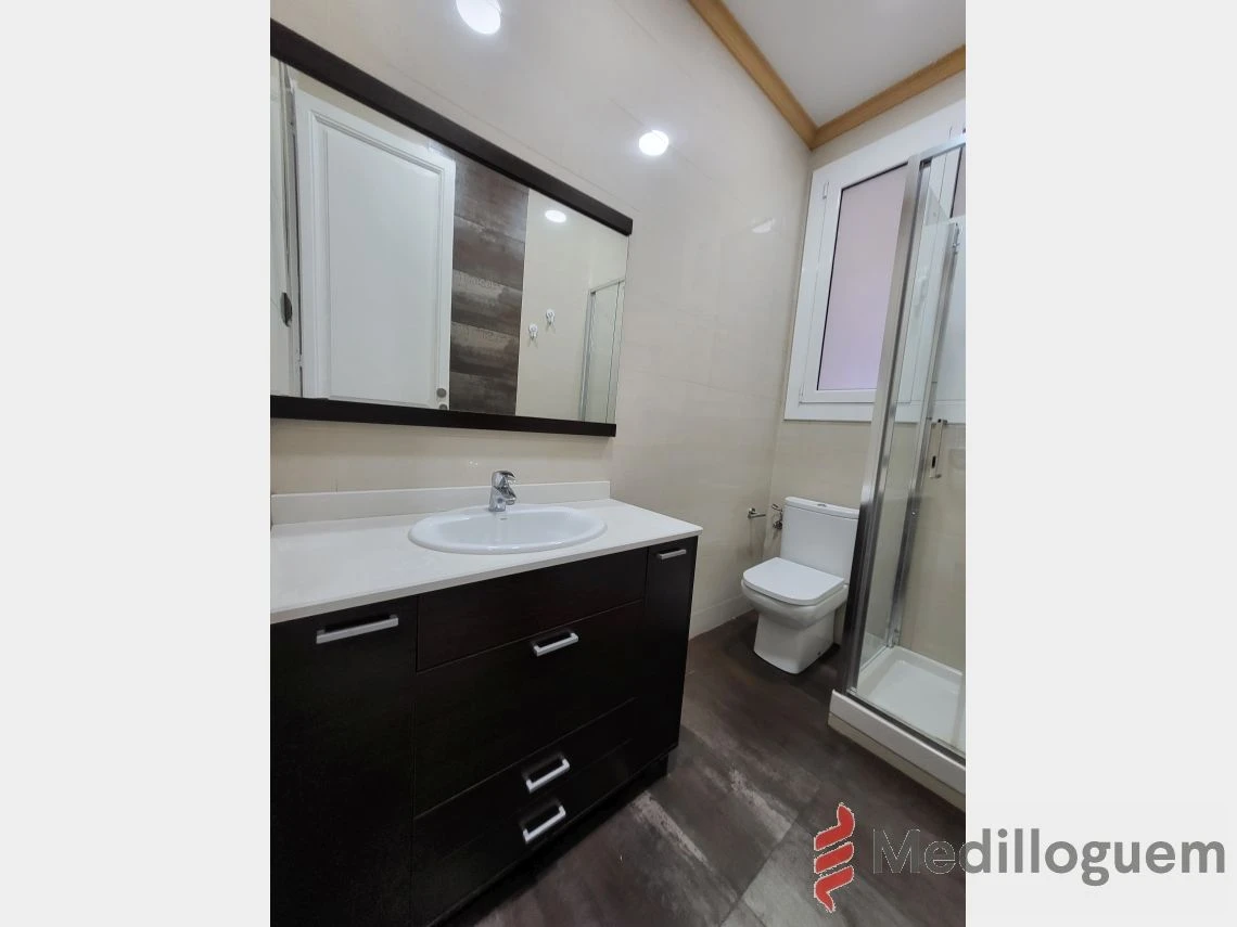 21 Baño - Gran via C. Catalanes 701