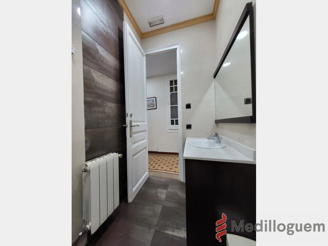 22 Baño - Gran via C. Catalanes 701