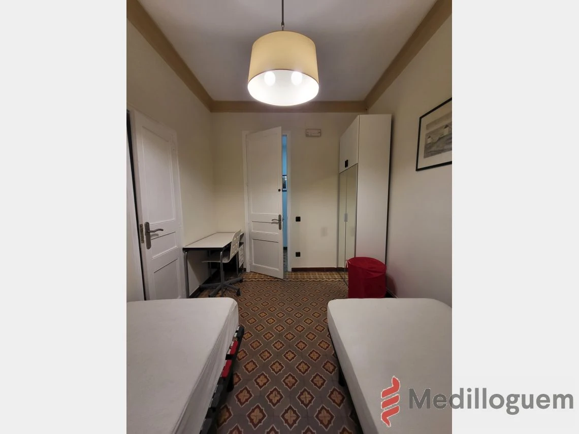 24 Dormitorio - Gran via C. Catalanes 701