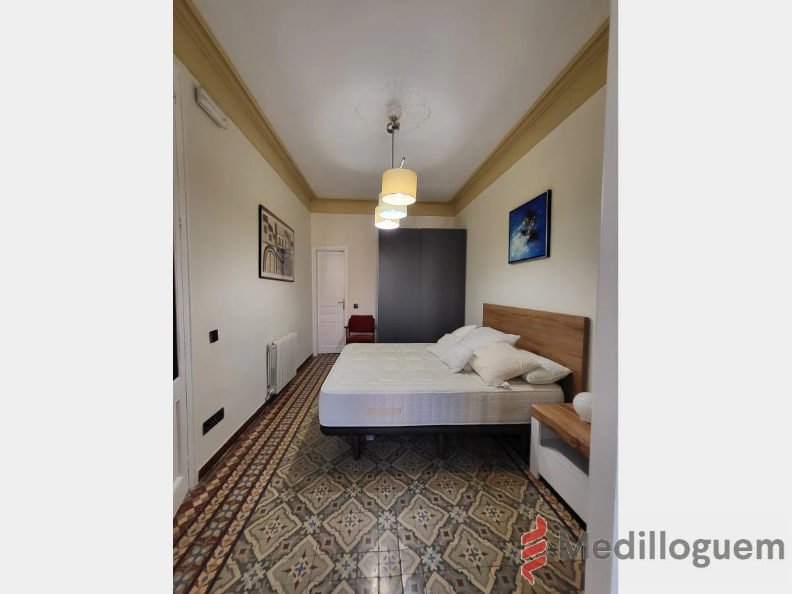 25 Dormitorio - Gran via C. Catalanes 701