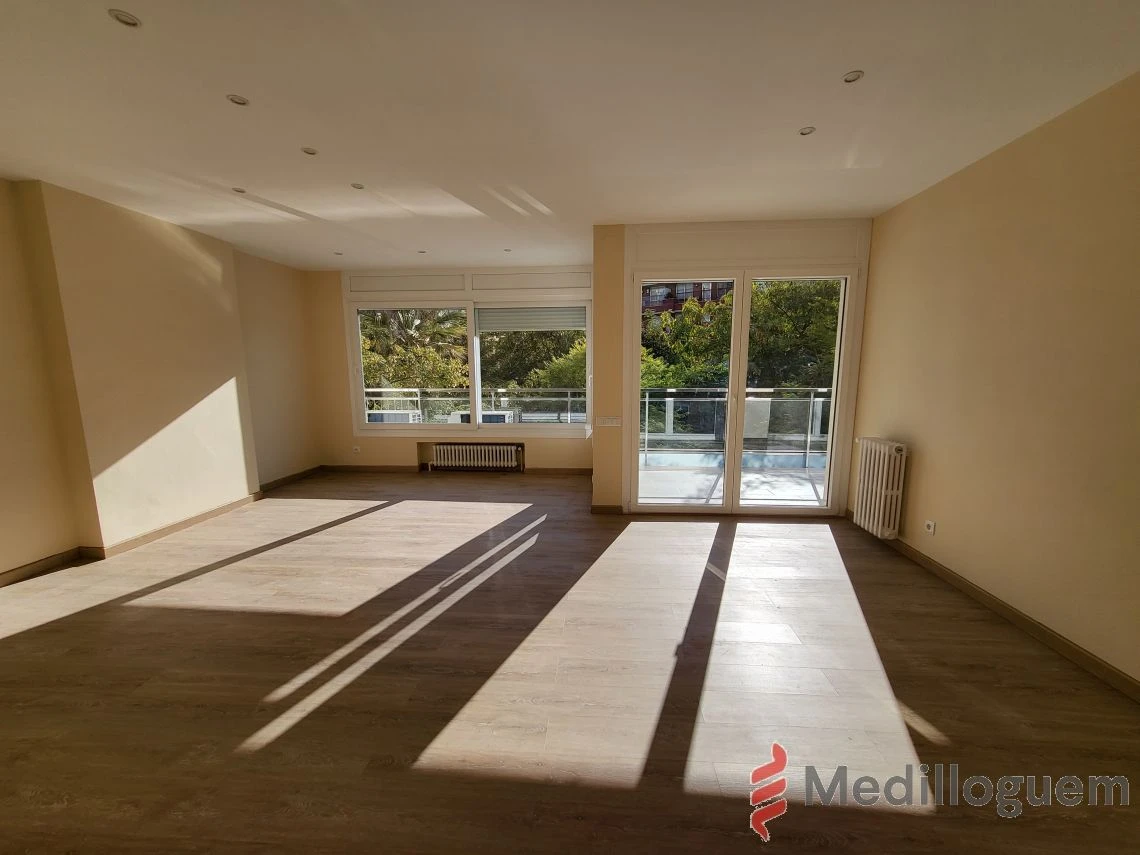 2 Salon - General Mitre