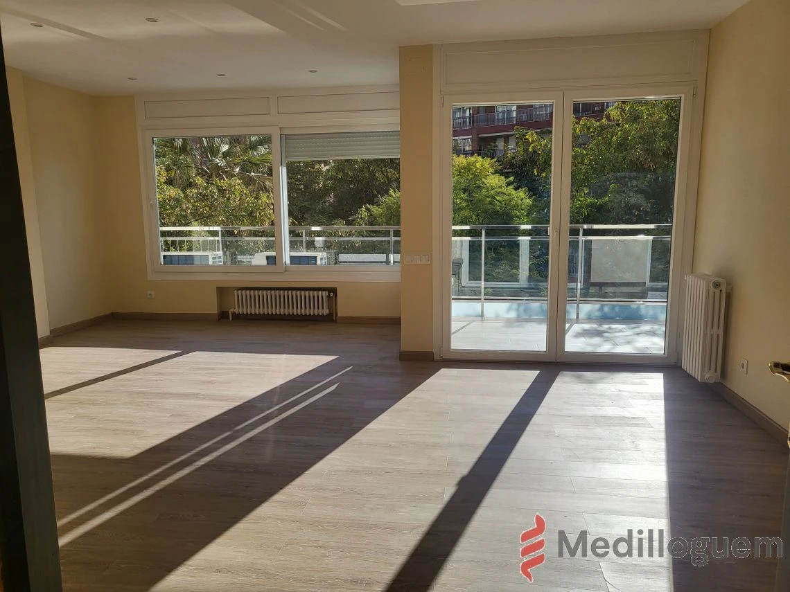 6 Salon - General Mitre