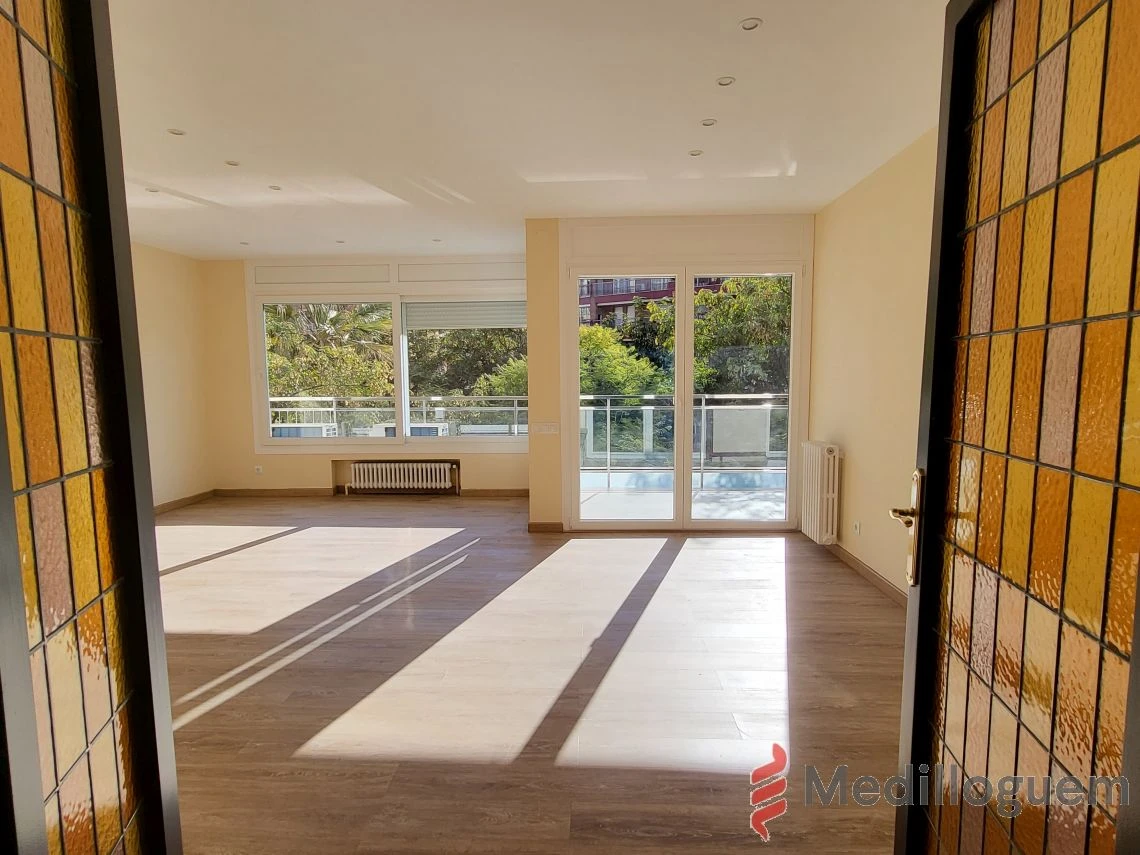 11 Salon - General Mitre